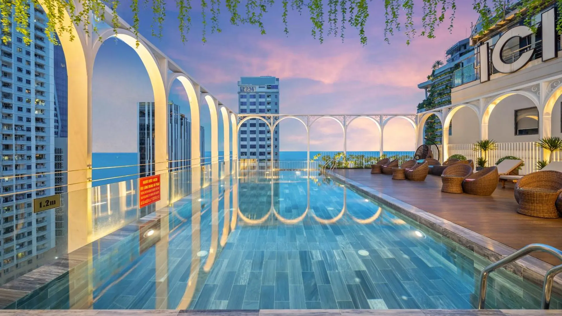 Golden Lotus Luxury Hotel Danang - Complimentary Daily Afternoon Tea